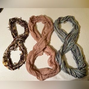 Set of 5 women’s dress scarves. 3 infinity & 2 regular. Multiple patterns/color.